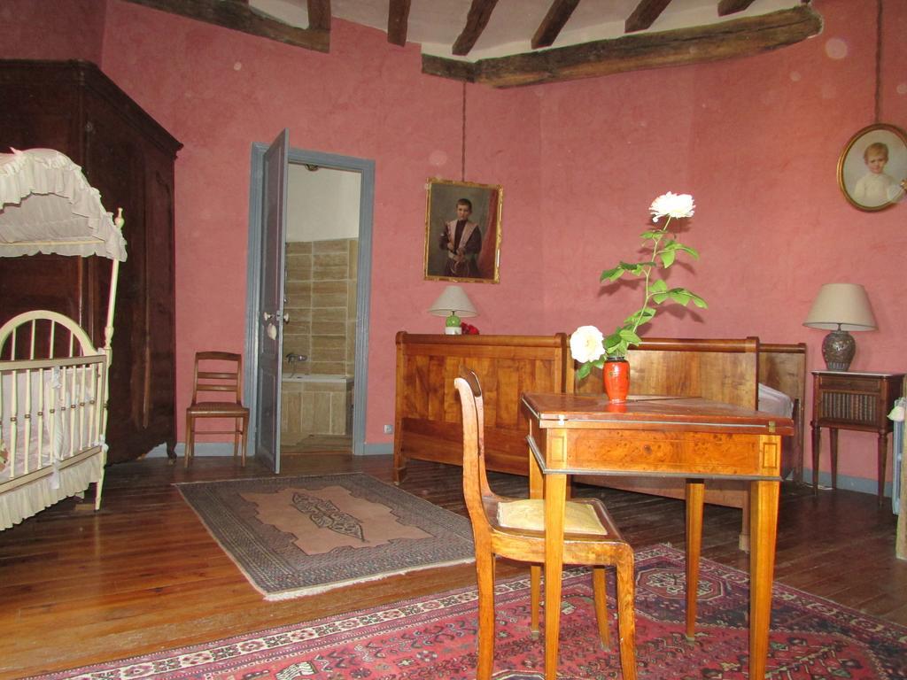 Chateau De La Roche Martel Bed and Breakfast Roiffé Pokój zdjęcie