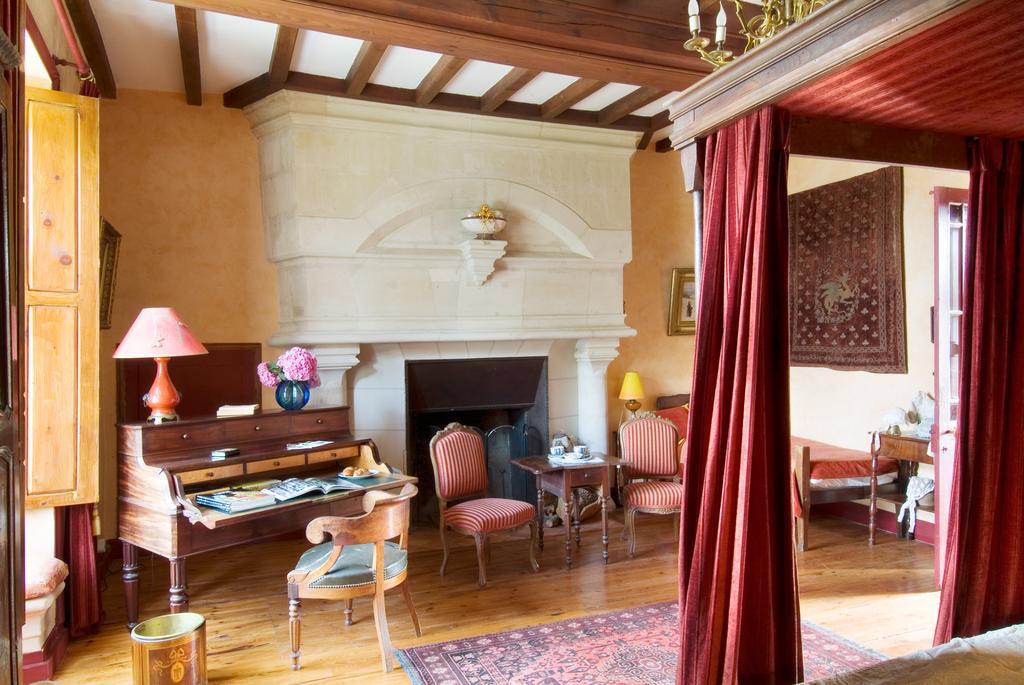 Chateau De La Roche Martel Bed and Breakfast Roiffé Pokój zdjęcie